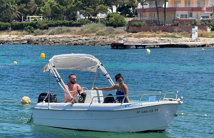 RENT A BOAT NO LICENCE IN IBIZA (4 PAX) 