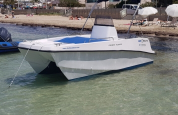 CATAMARAN Boat Rental 15 HP
